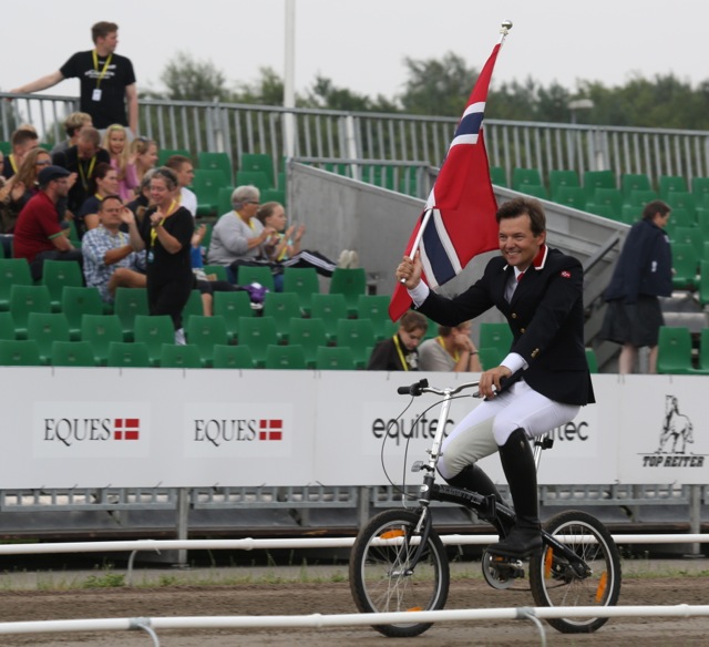 Då får man cykla Foto: Yvonne Benzian/ishestnews.se